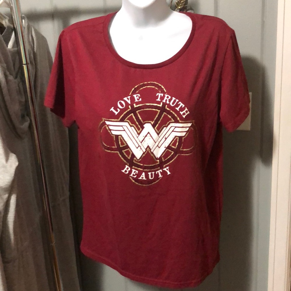 Wonder Woman red tee size large
